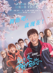 男生和女生在房间里一起生猴子